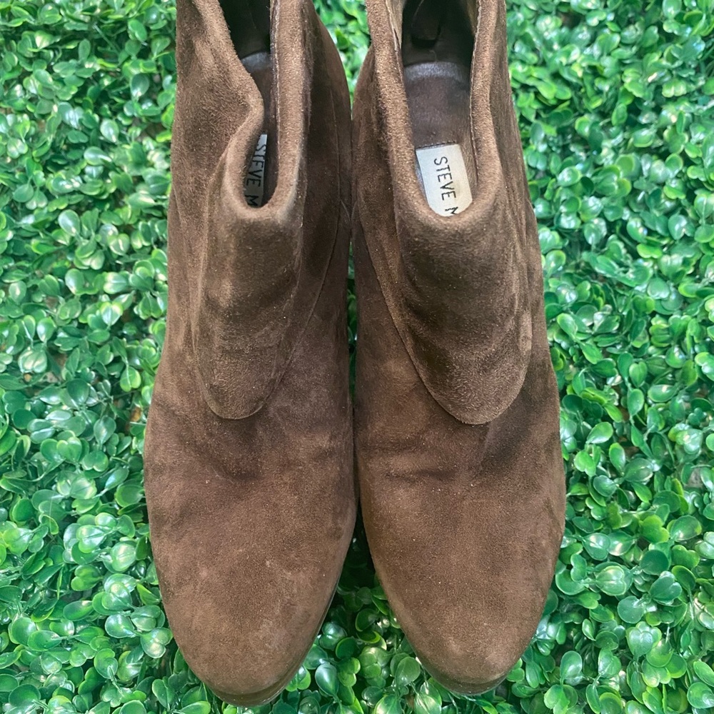 Steve Madden suede brown booties